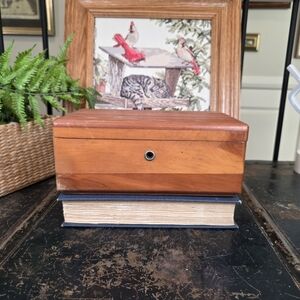 Vintage Lane Miniature Cedar Chest Box - Oakville / Chatham Ontario History